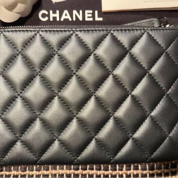 NEW Auth Chanel So Black CC O-Case 2024 Small Pouch - Picture 4 of 9